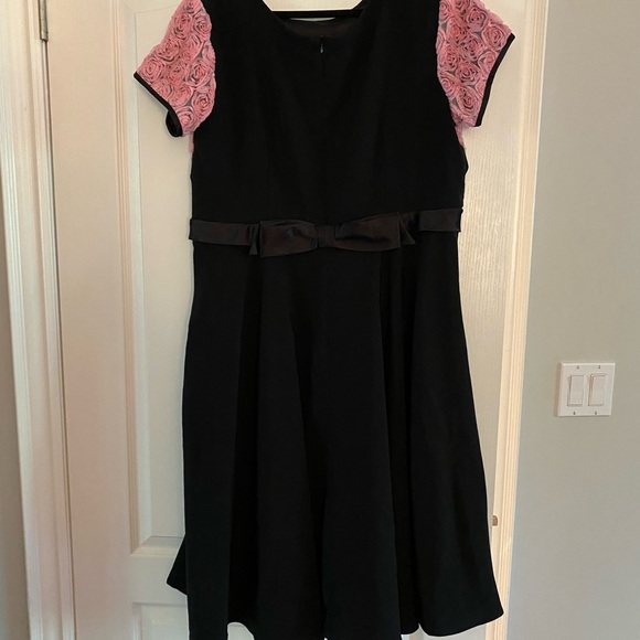 Dress - Picture 2 of 4